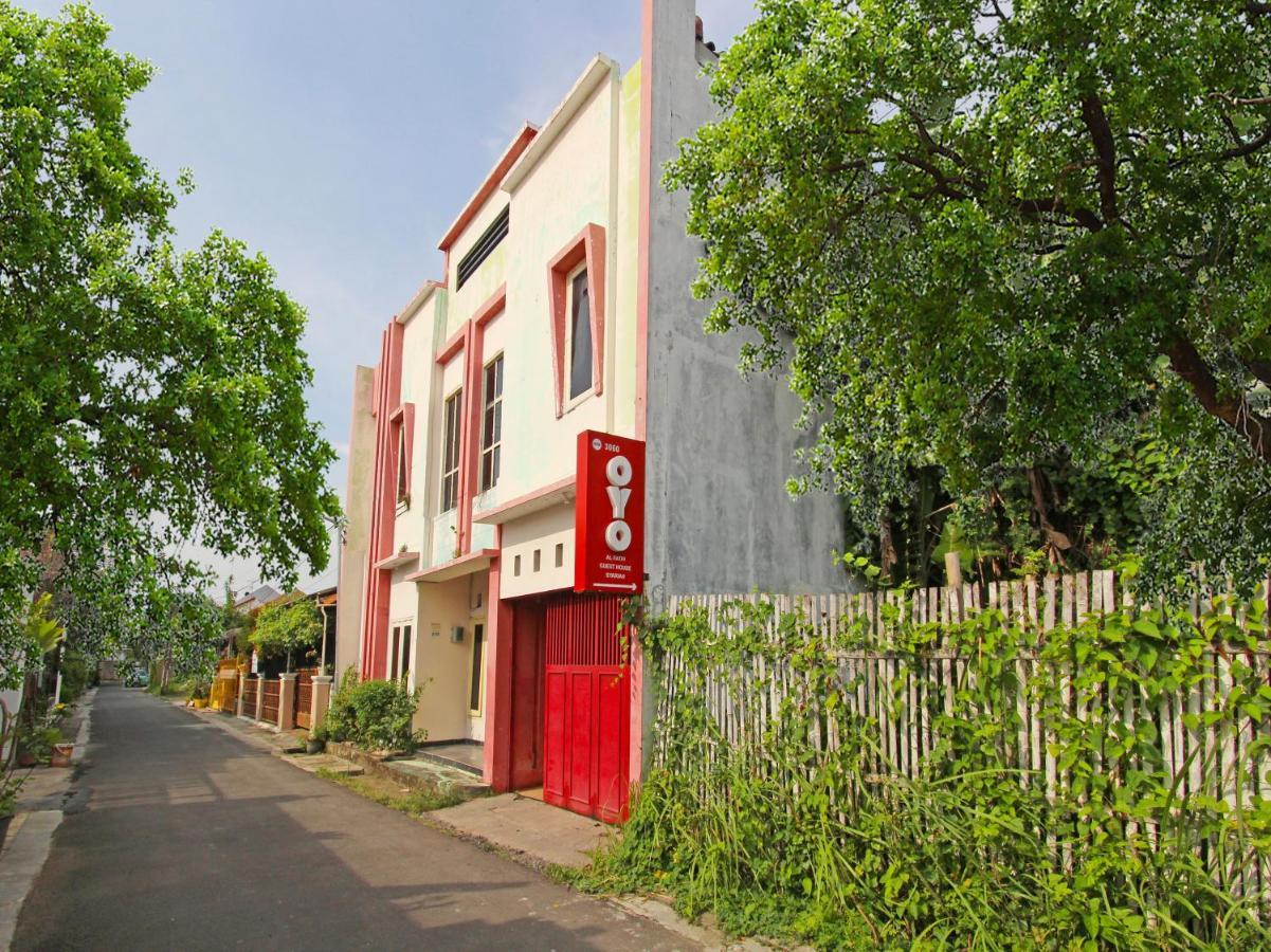Oyo 3060 Al Fatih Guest House Syariah Tegal  Exterior photo