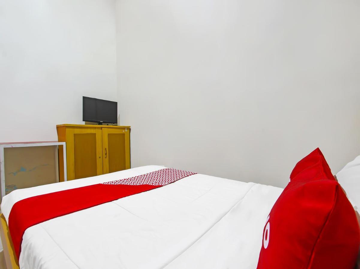 Oyo 3060 Al Fatih Guest House Syariah Tegal  Exterior photo